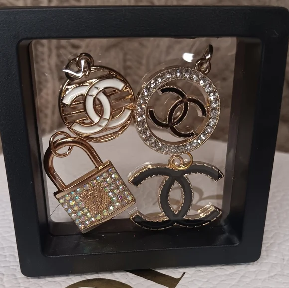 Elegant Gold and Black Charm Set - Picture 1 of 3